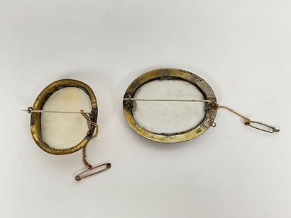 Meeting of two old oval brooches, l. 5,5...