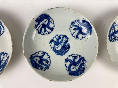 CHINE
Suite of three bowls with saucers decorated...