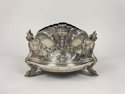 France
Importante jardinière ovale chantournée...