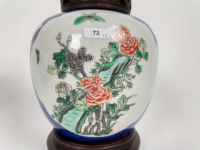 CHINE
A pair of ginger pots with floral decoration...