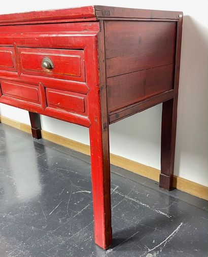 EXTRÊME-ORIENT
Console à trois tiroirs en...