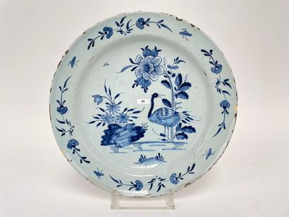 DELFT
Hollow dish with blue monochrome decoration...