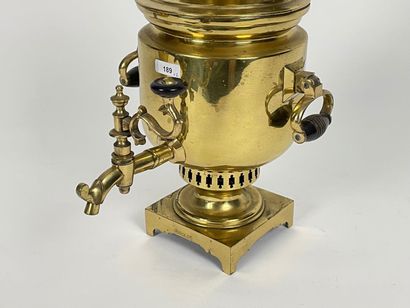 RUSSIE
Samovar, late 19th century, brass,...
