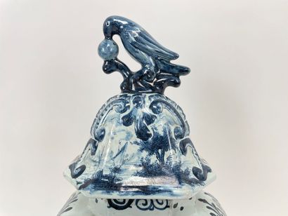 DELFT
Rocaille trim with sides and decoration...