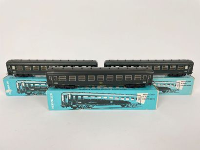 MÄRKLIN (H0)
Lot de sept voitures-voyageurs...