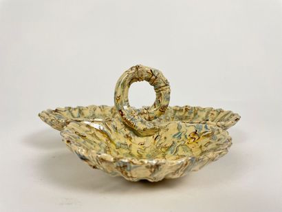 APT
Beggar's dish with triple conch, 19th-20th...