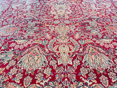 Important tapis persan de type Kerman-Lavar...