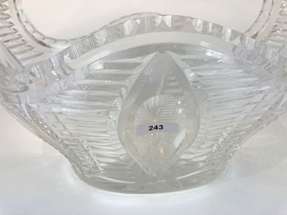 Oval basket, XXth, cut crystal, l. 26 cm...