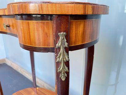 Transitional style kidney-shaped coffee table...