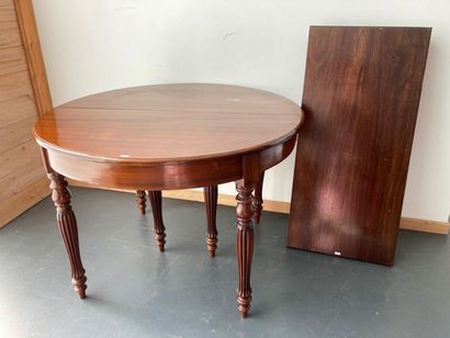 Louis-Philippe round table with ribbed baluster...