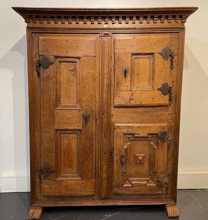 Antique cabinet with three asymmetrical leaves,...