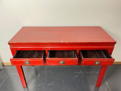 EXTRÊME-ORIENT
Console à trois tiroirs en...
