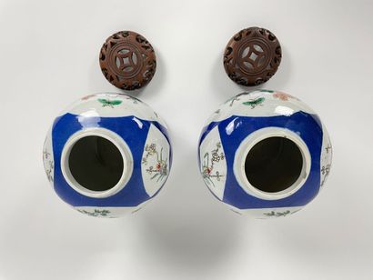 CHINE
A pair of ginger pots with floral decoration...