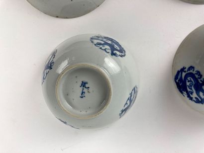 CHINE
Suite of three bowls with saucers decorated...