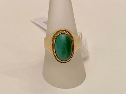 Bague en or jaune (750 millièmes) sertie...