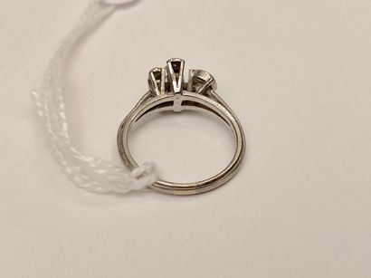 Bague en or blanc (750 millièmes) sertie...