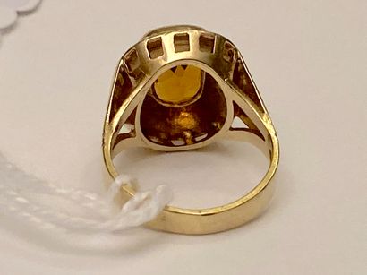 Bague en or jaune (750 millièmes) sertie...