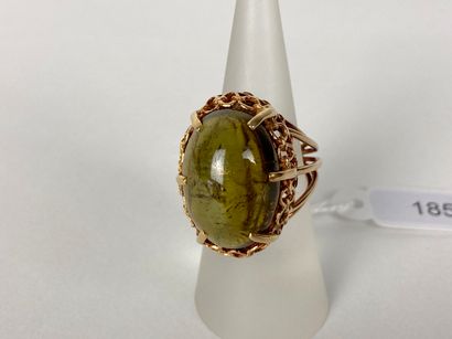 Bague en or jaune (750 millièmes) sertie...