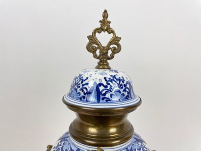 Garniture en balustre Belle Époque à décor...