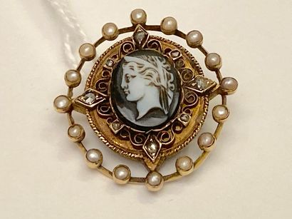 Broche ovale Napoléon III en or jaune (750...