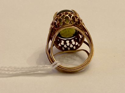 Bague en or jaune (750 millièmes) sertie...