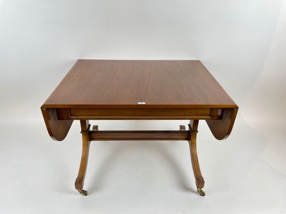 Table basse anglaise à plateau rectangulaire...