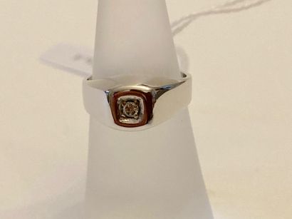 Bague-chevalière en or blanc (750 millièmes)...