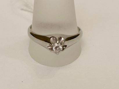 Bague-solitaire en or blanc (750 millièmes)...