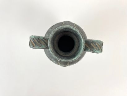 Vase en amphore, circa 1960, céramique à...