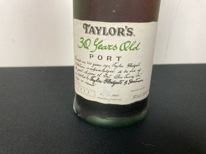 TAYLOR'S
PORTO (rouge), 1994, une bouteille...