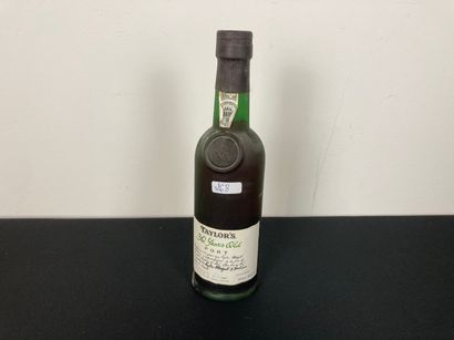 TAYLOR'S
PORTO (rouge), 1994, une bouteille...