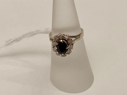 Bague Pompadour en or blanc (750 millièmes)...