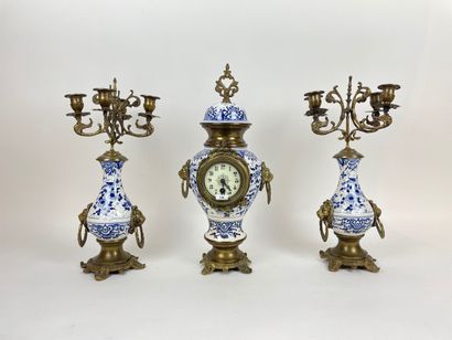Garniture en balustre Belle Époque à décor...