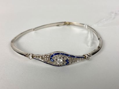 Bracelet semi-rigide Belle Époque en or blanc...