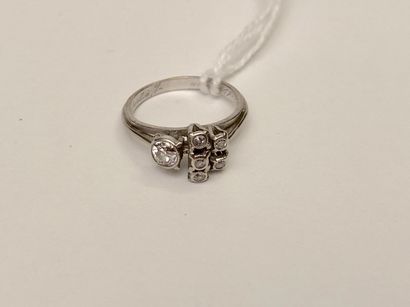 Bague en or blanc (750 millièmes) sertie...