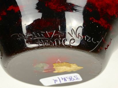 DAUM - NANCY
Coupe, XXe, verre marmoréen,...