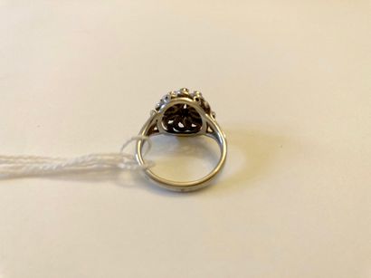 Bague en or blanc (750 millièmes) sertie...