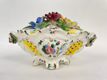 ITALY
Pot-pourri ovale à décor floral polychrome...