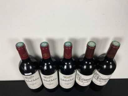 BORDEAUX
Lot de cinq bouteilles :
- (SAINT-ÉMILION-GRAND-CRU),...