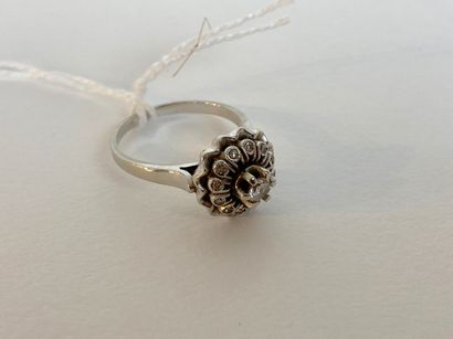Bague en or blanc (750 millièmes) sertie...