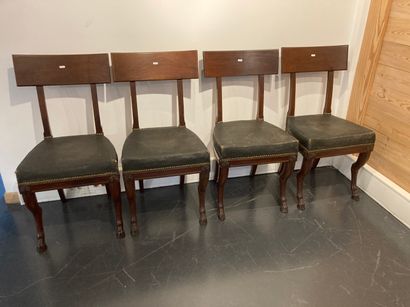 Suite de quatre chaises de style Consulat...