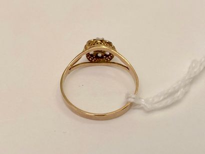 Bague en or jaune (750 millièmes) sertie...