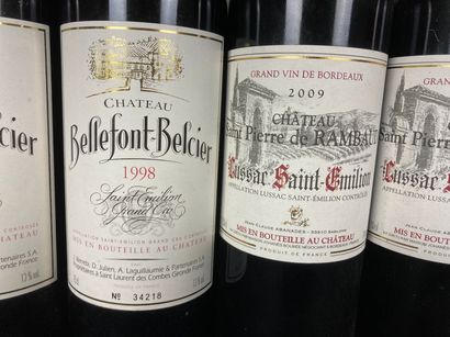 BORDEAUX
Lot de cinq bouteilles :
- (SAINT-ÉMILION-GRAND-CRU),...
