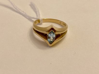 Bague en or jaune (750 millièmes) sertie...