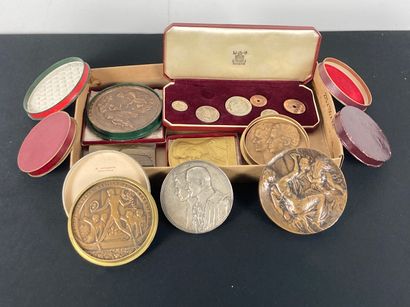 Collection de médailles (Belgique, Congo...