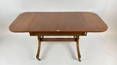 Table basse anglaise à plateau rectangulaire...
