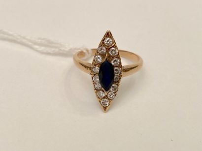 Bague-marquise en or jaune (750 millièmes)...