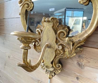 Paire de miroirs chantournés italiens à bras...
