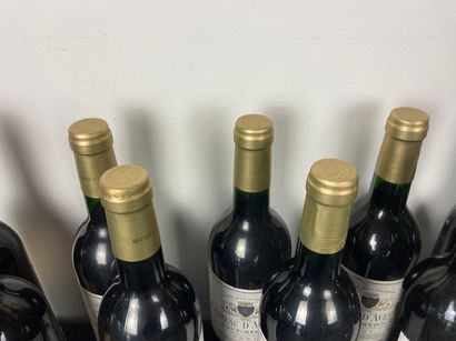 BORDEAUX
Lot de treize bouteilles :
- (PREMIÈRES-CÔTES-DE-BLAYE),...