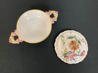 FRANCE
Écuelle à décor polychrome de fleurs...